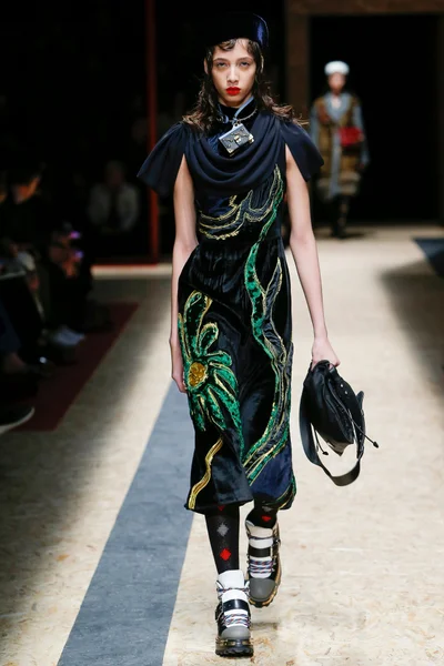 Look 15
